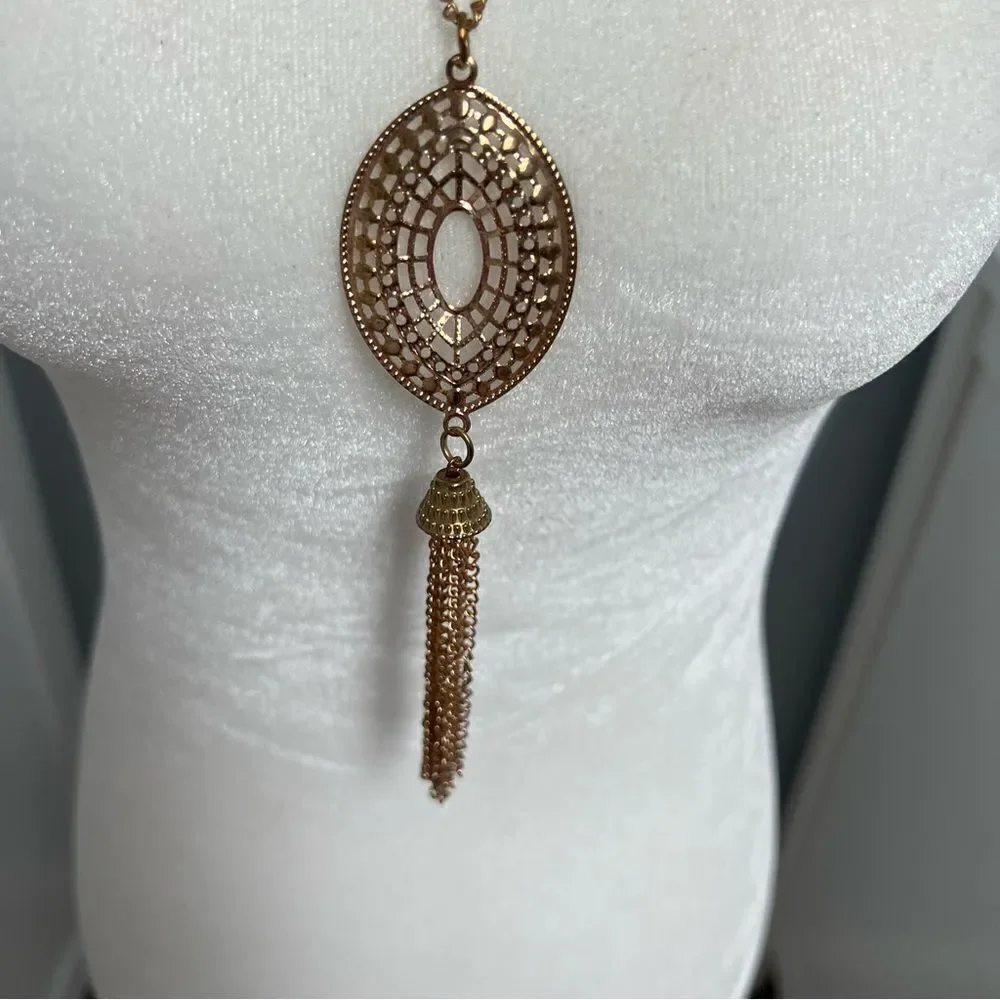 🍭6/$30 Gold tone tassel fringe pendant long necklace